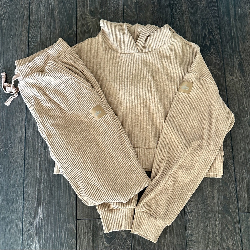 Alo Muse set Hoodie and pants in Gravel Heather tan size Medium